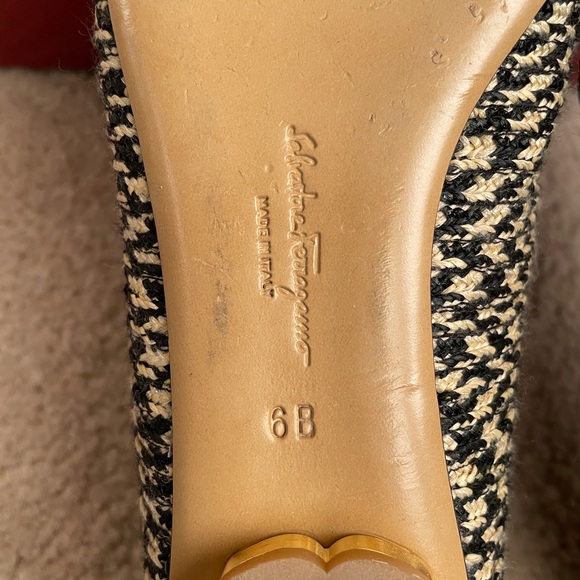 Salvatore Ferragamo Women's Sarno  Bow Loafer Size 6B - Picture 8 of 9